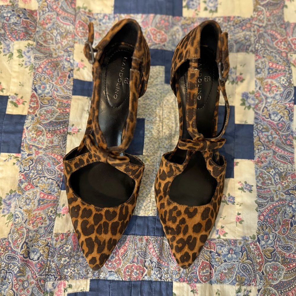 Bandolino Animal Leopard Print Pointed
Bow Kitten Heels Size 6